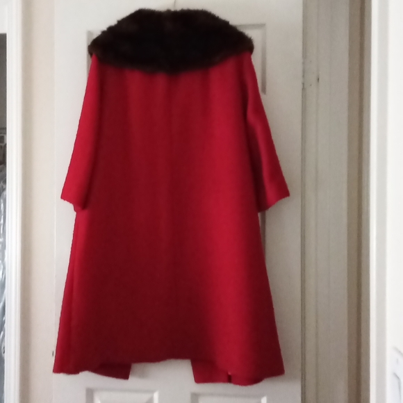 😍Red Vintage Coat with 1/4sleeve & sable or mink collar. I forget which. - Picture 2 of 3